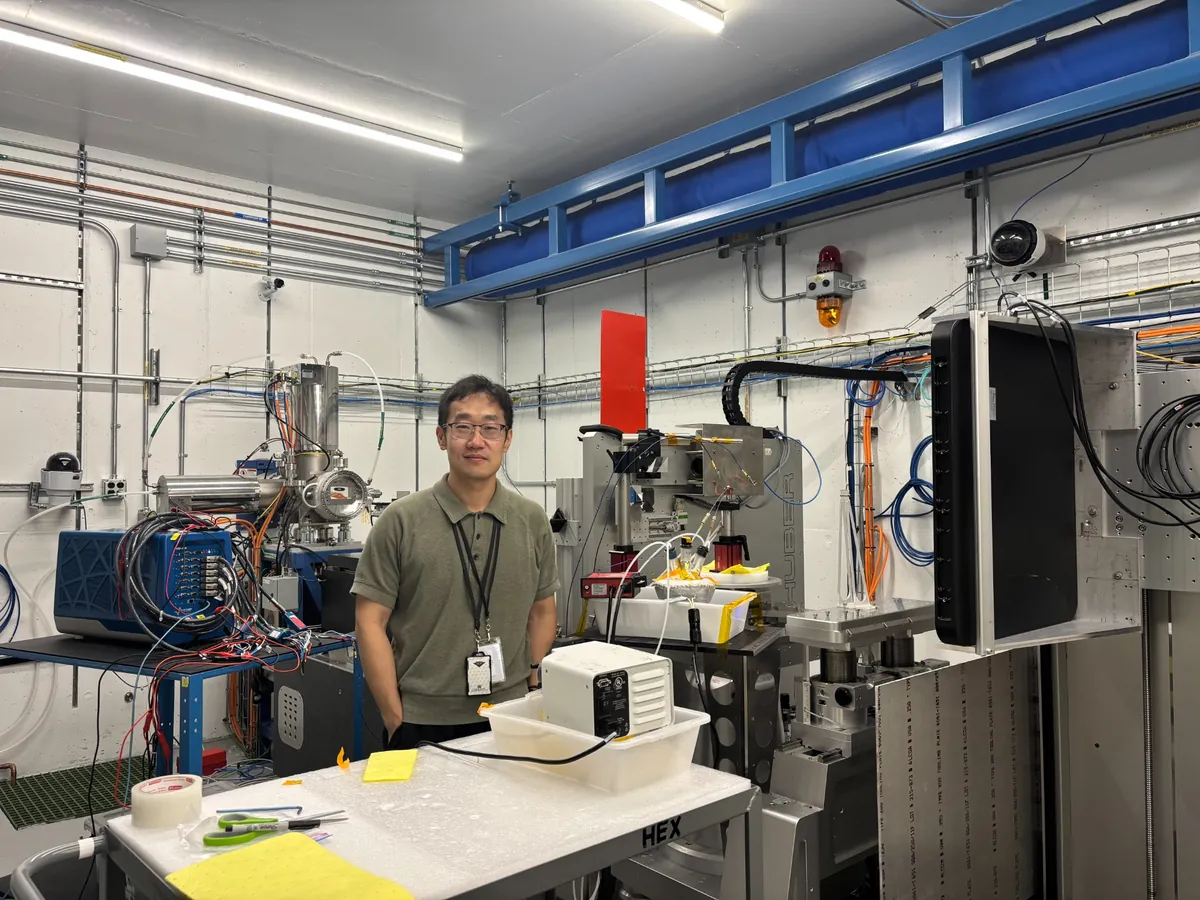 Yaguang Zhu at the HEX beamline at Brookhaven National Laboratory during an operando electrolysis experiment